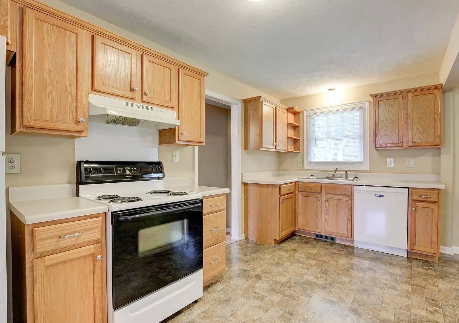 Coming Soon--18 Hillsboro Rd. — Photo 4