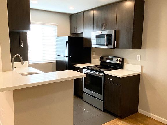 3rd image of 4454 Dawson Ave #1