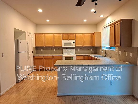 3rd image of 2405 84th Ave NE