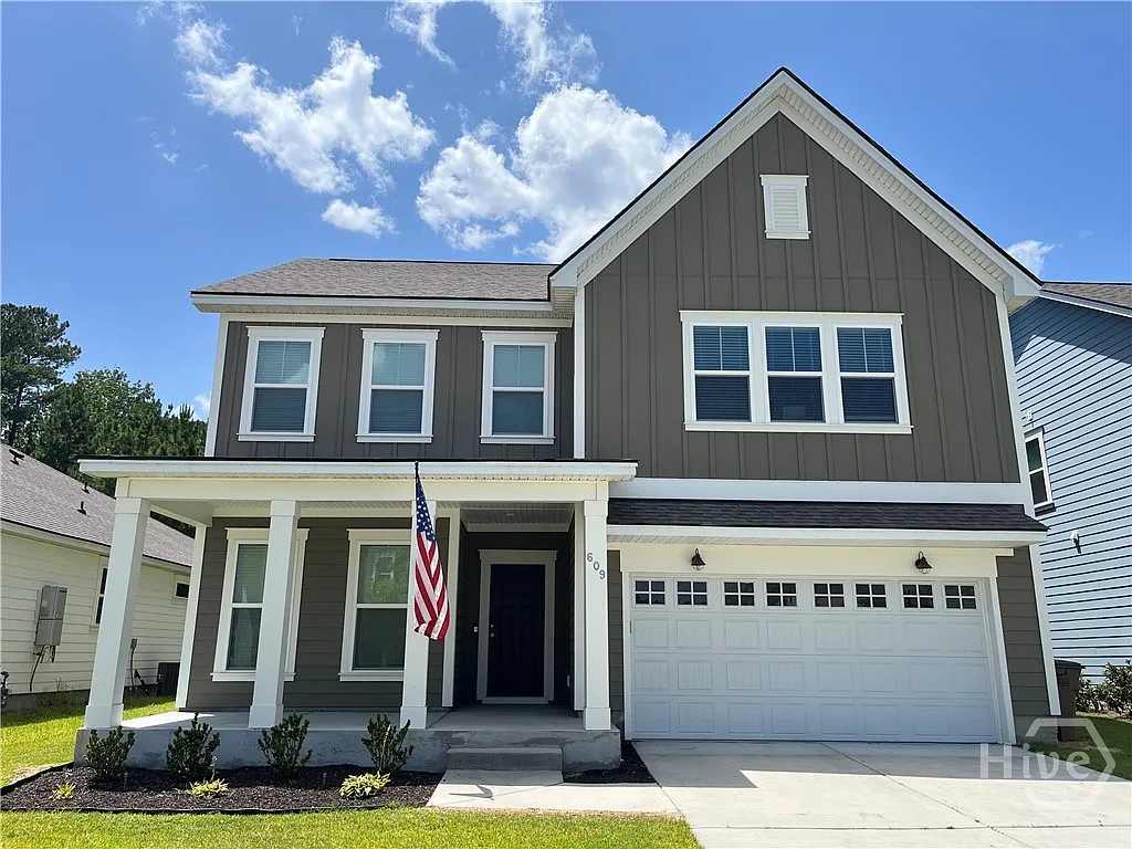 4 bed, 2.5 bath, 2757 sqft, $2,900 — Photo 1