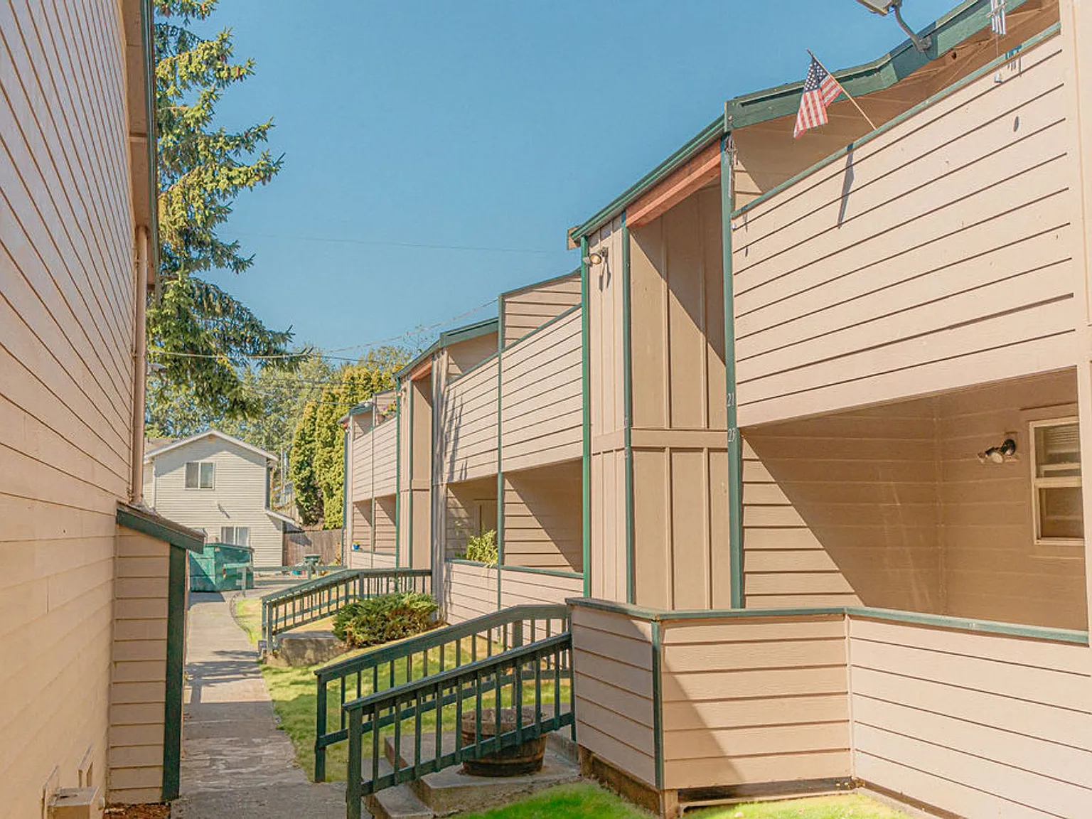 The Texas St Apartments — Photo 3
