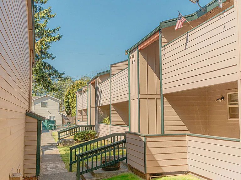 The Texas St Apartments — Photo 3