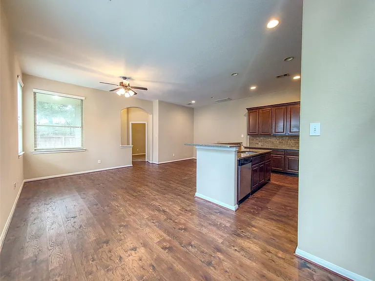 26 Cheswood Manor Dr — Photo 7