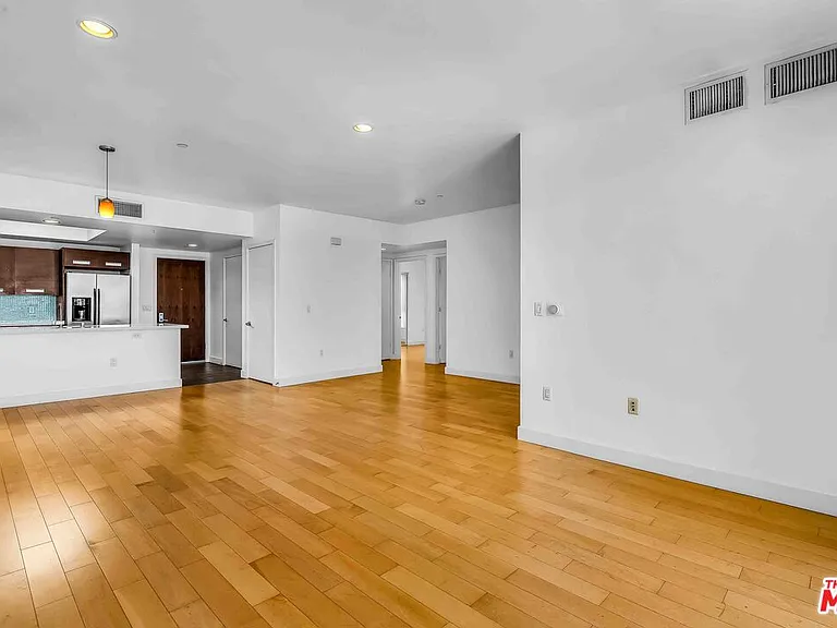 1260 S Corning St #305 — Photo 7