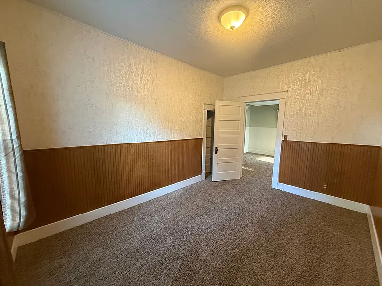 303 Jefferson Ave — Photo 5