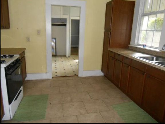 4th image of 2116 Valmont St