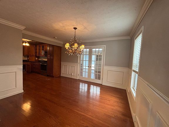 4th image of 868 Iredell St