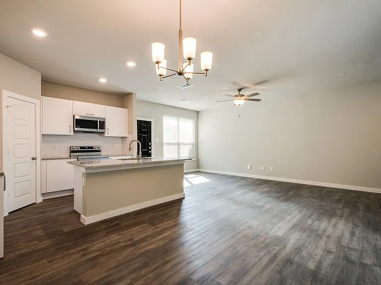 737 Wheatfield Dr — Photo 5