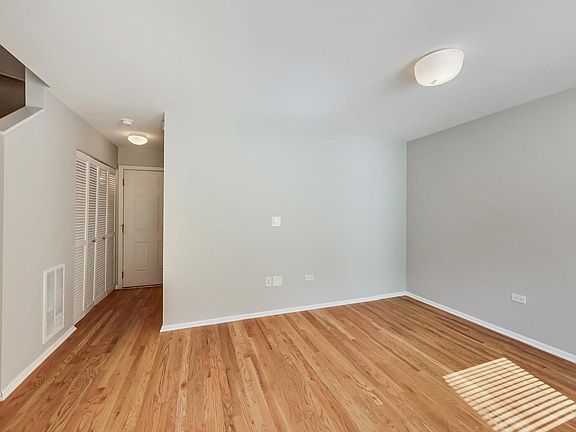 3rd image of 3214 N Kilbourn Ave Unit 2