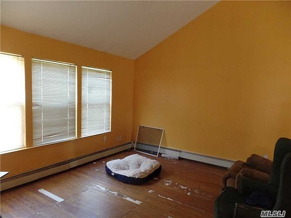 3rd image of 9 Kross Ct