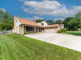 525 Ticonderoga Ln, Naperville, IL