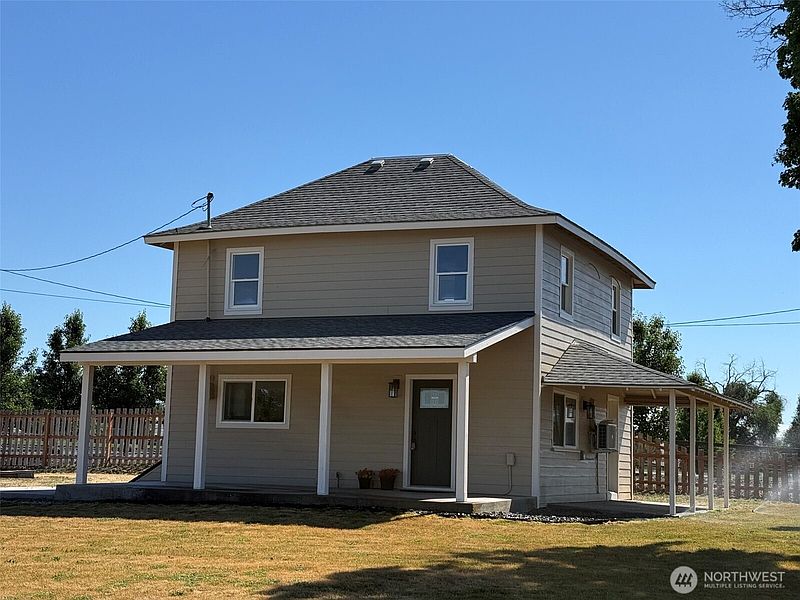 3rd image of 990 Lancaster Road