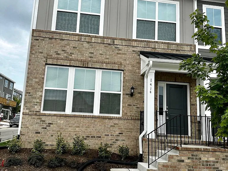 1414 Irving Hill Dr — Photo 1