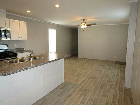 5th image of 23689 Hickory Dr