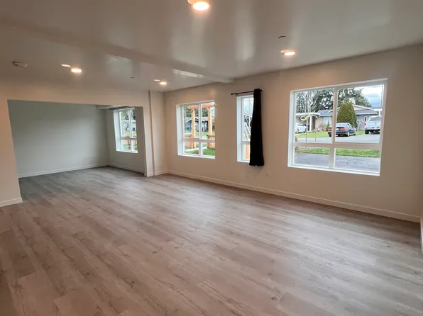 411 N 21st St #102, Mount Vernon, WA 98273