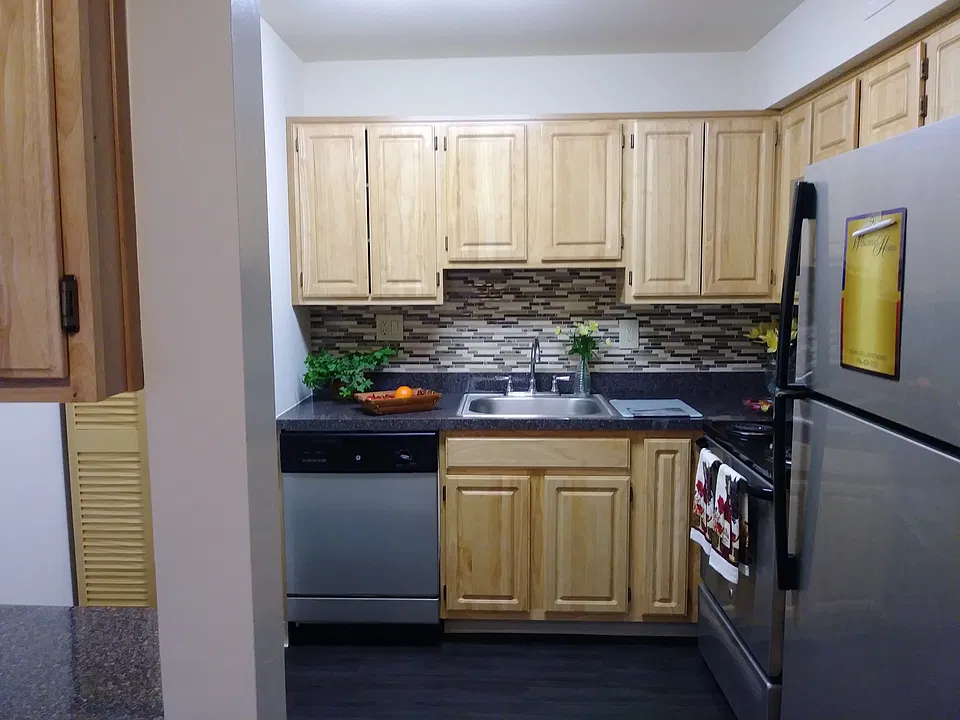 1Bd Silver Kitchen