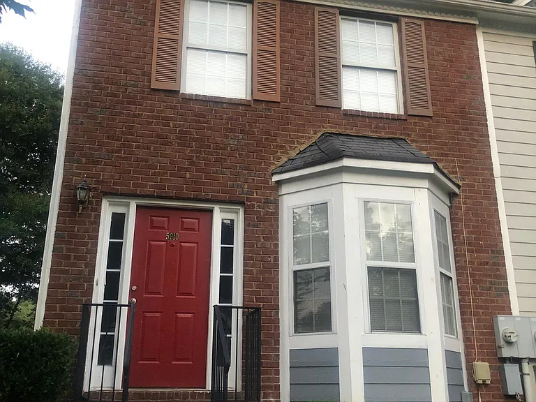 5910 Hampton Ct — Photo 13