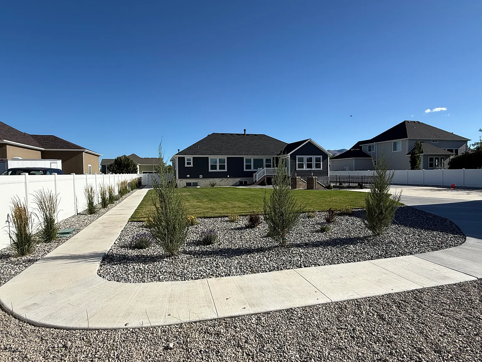 5 bed, 4150 sqft, $3,999 — Photo 2