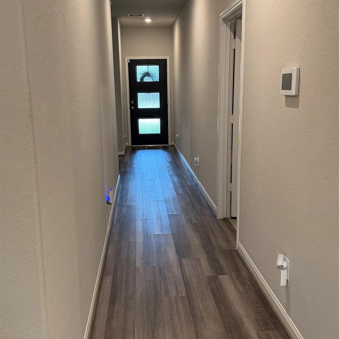 3 bed, 2.0 bath, 1477 sqft, $2,150 — Photo 3