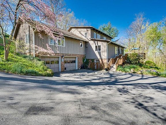 3rd image of 2036 Westwind Dr