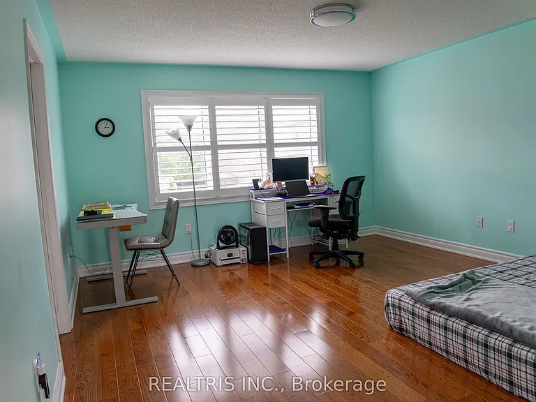 7 Mantle Ave — Photo 25