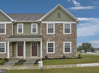 225 Springwood Dr, Lebanon, PA 17042