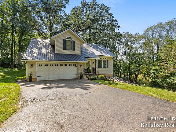 2nd image of 2575 Heath Rd