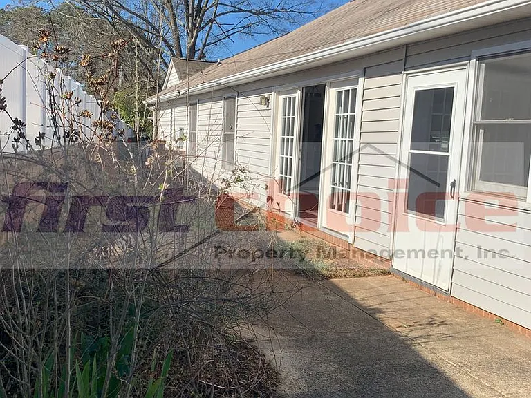 1750 Ridgefield Ct — Photo 25