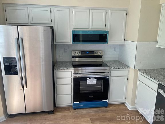 3rd image of 11101 Deerpath Ct