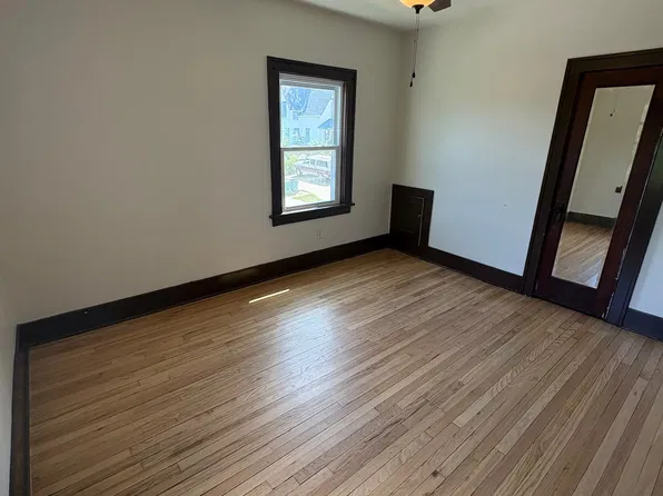 564 S 35th St APT 4, Omaha, NE 68105