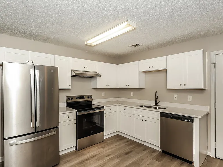 2150 Ivy Ln — Photo 8