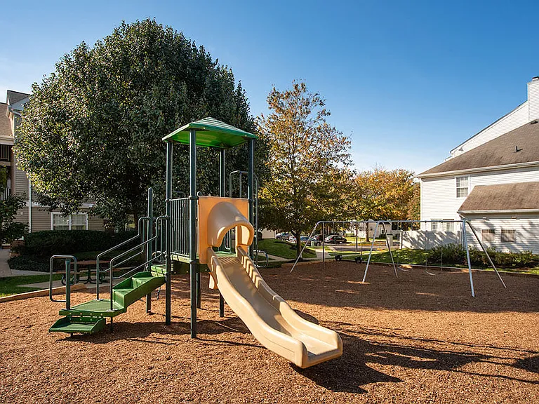 Saratoga Square — Photo 10
