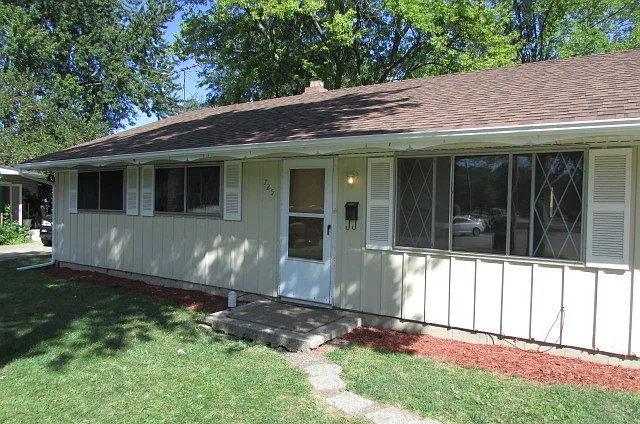 725 Springbrook Dr photo 1