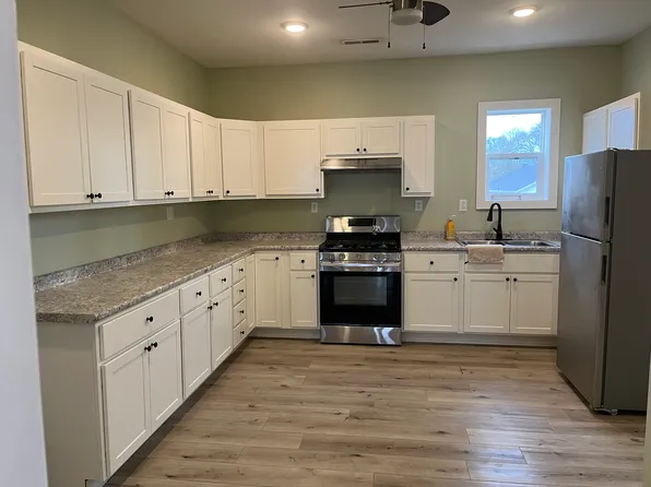 410 E Lebanon St, Nashville, IL 62263