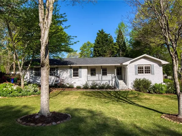 5132 Foxwood Ct, Dunwoody, GA 30360