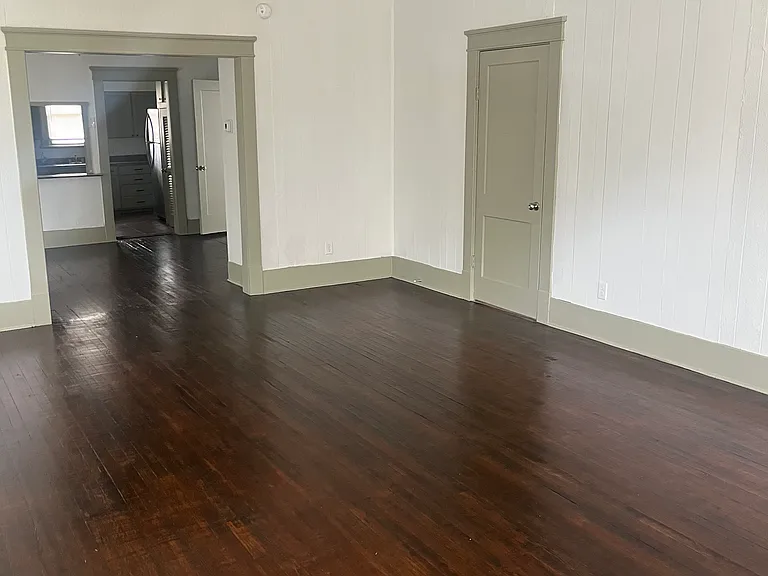 419 Poplar St — Photo 2
