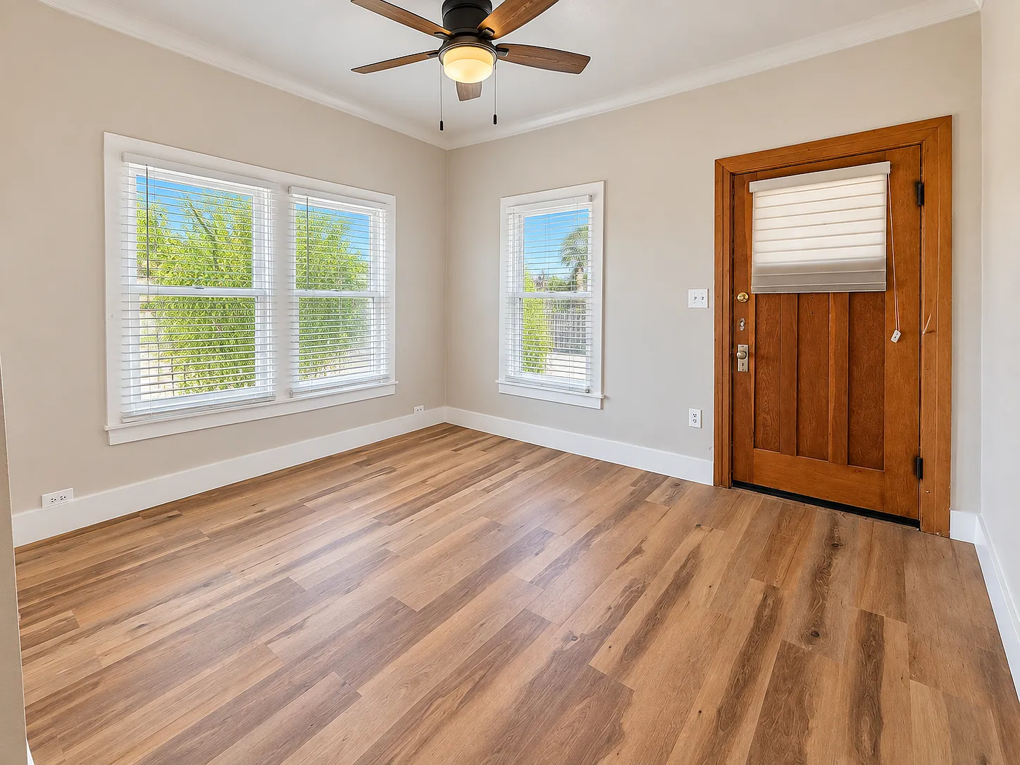 1019 W Woodland Ave — Photo 2