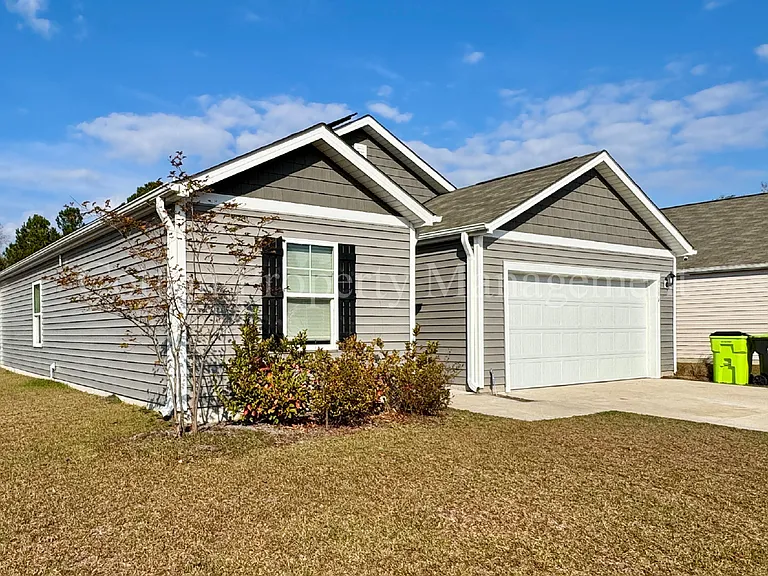 1114 Forest Glen Dr NE — Photo 3