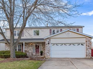 1056 Warwick Cir S, Hoffman Estates, IL 60169