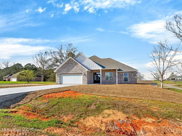 6 Sassafras Dr, Carriere, MS 39466