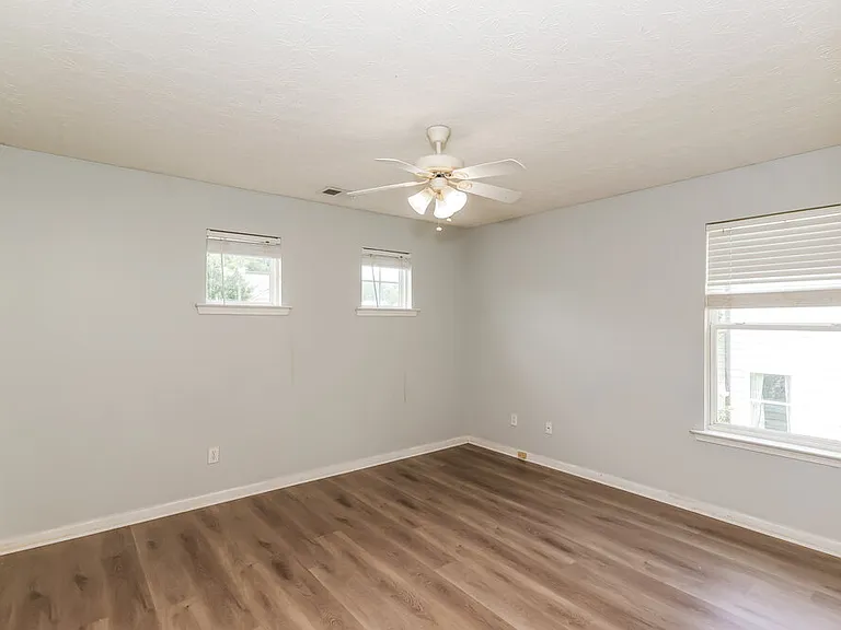 2894 Edgewater St SW — Photo 13