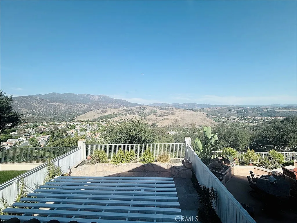 3 bed, 2.5 bath, 1636 sqft, $4,000 — Photo 2