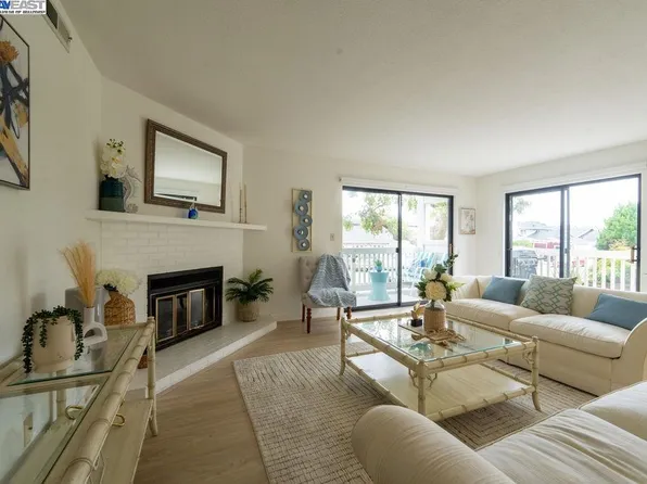 402 Laurel Ave, Half Moon Bay, CA 94019