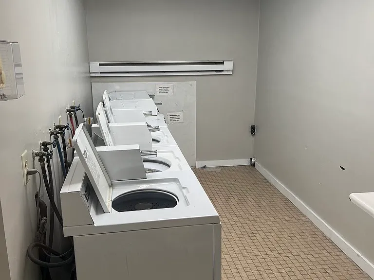 Cambridge Manor — Photo 2