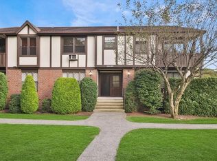 328 Sierra Vista Ln, Valley Cottage, NY 10989