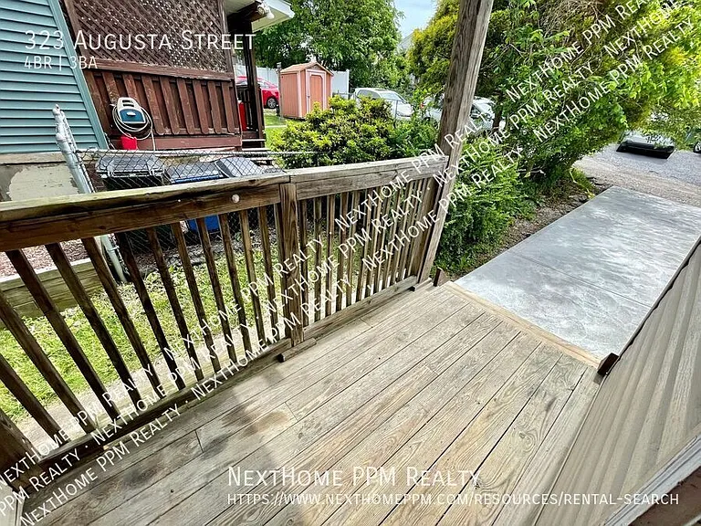 323 Augusta St — Photo 15