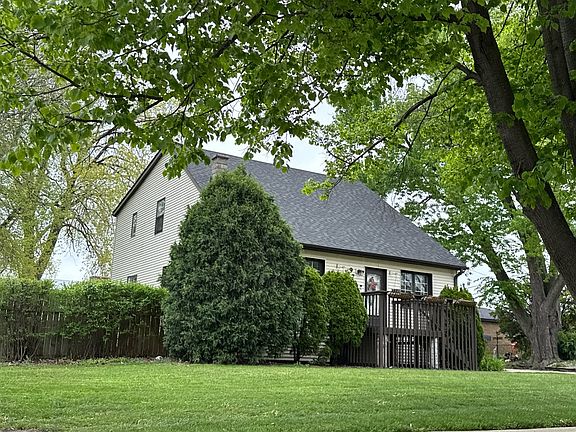 3rd image of 9703 Ivanhoe Ave