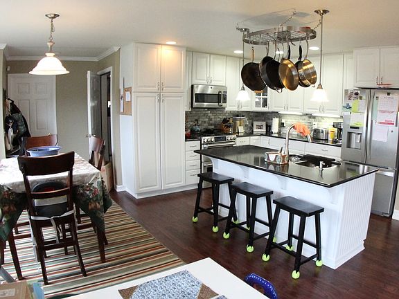 5th image of 606 NW Glenwood Ct