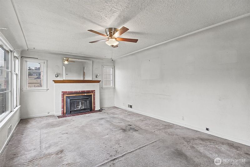 4th image of 220 S Tobin Street