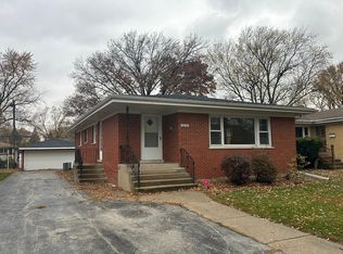 18438 Oakwood Ave, Lansing, IL 60438